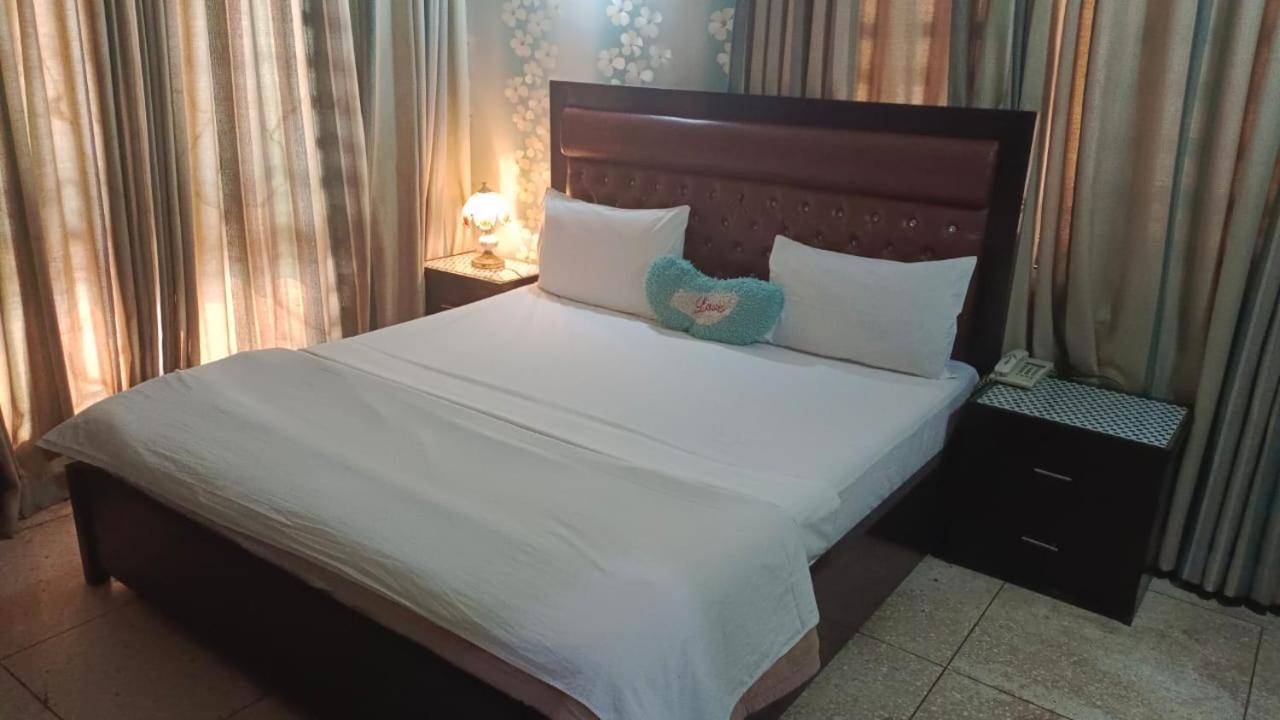 Hotel Clifton Inn Karaçi Dış mekan fotoğraf